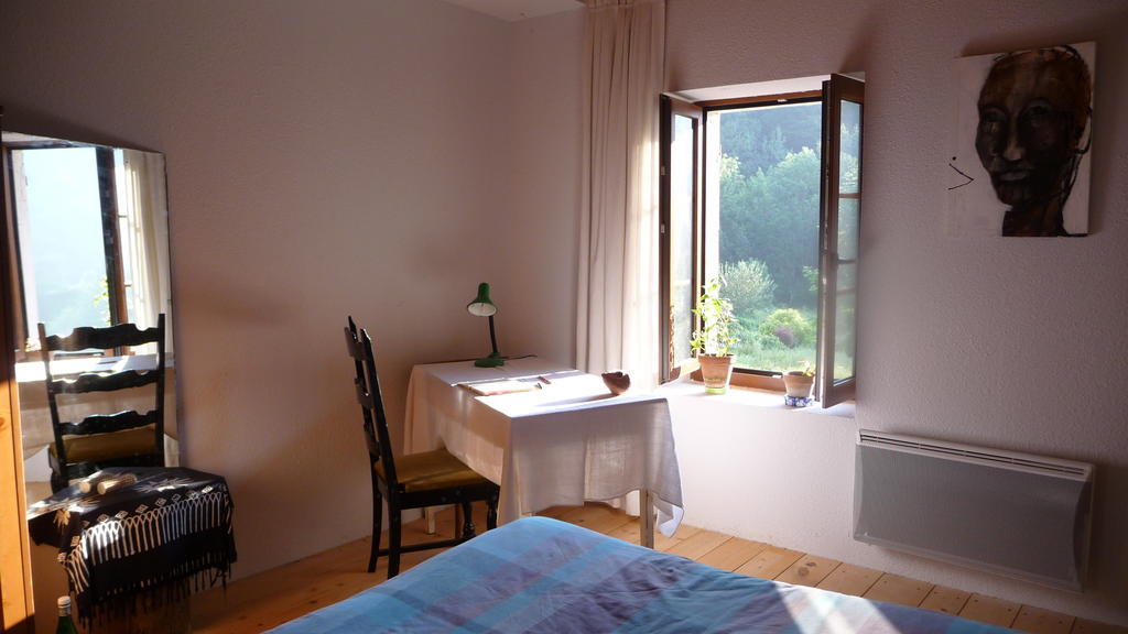 Bed and Breakfast La Chouette A L'Heure Du Pinson Saint-Pierre-d'Entremont  Zimmer foto