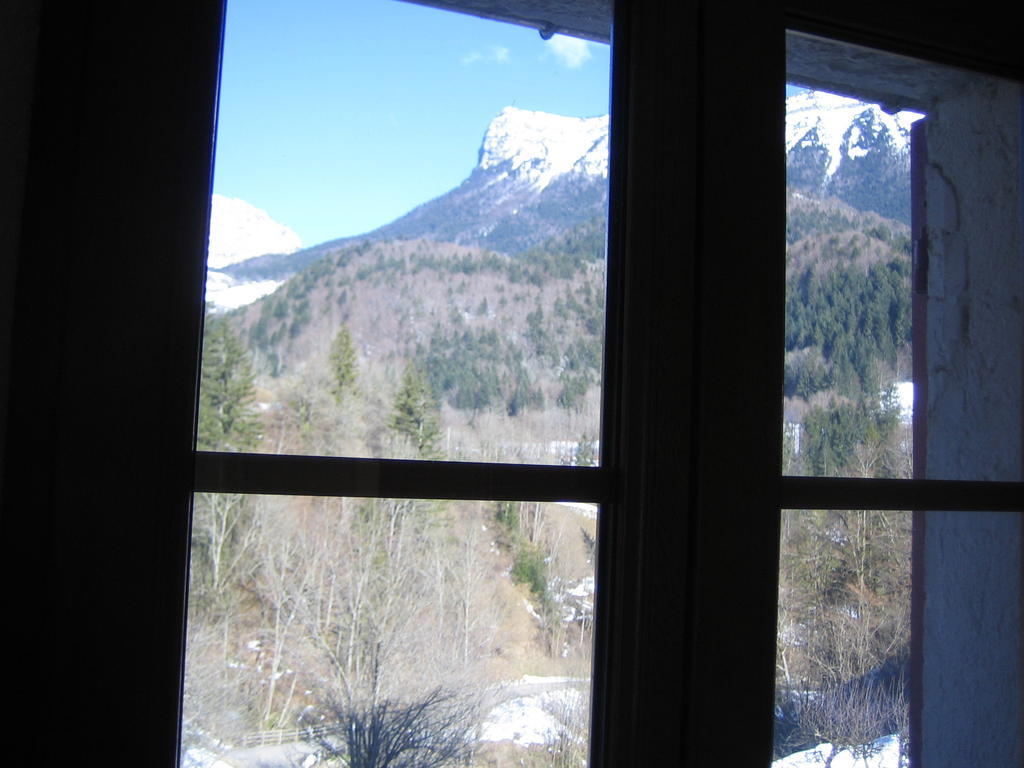 Bed and Breakfast La Chouette A L'Heure Du Pinson Saint-Pierre-d'Entremont  Zimmer foto